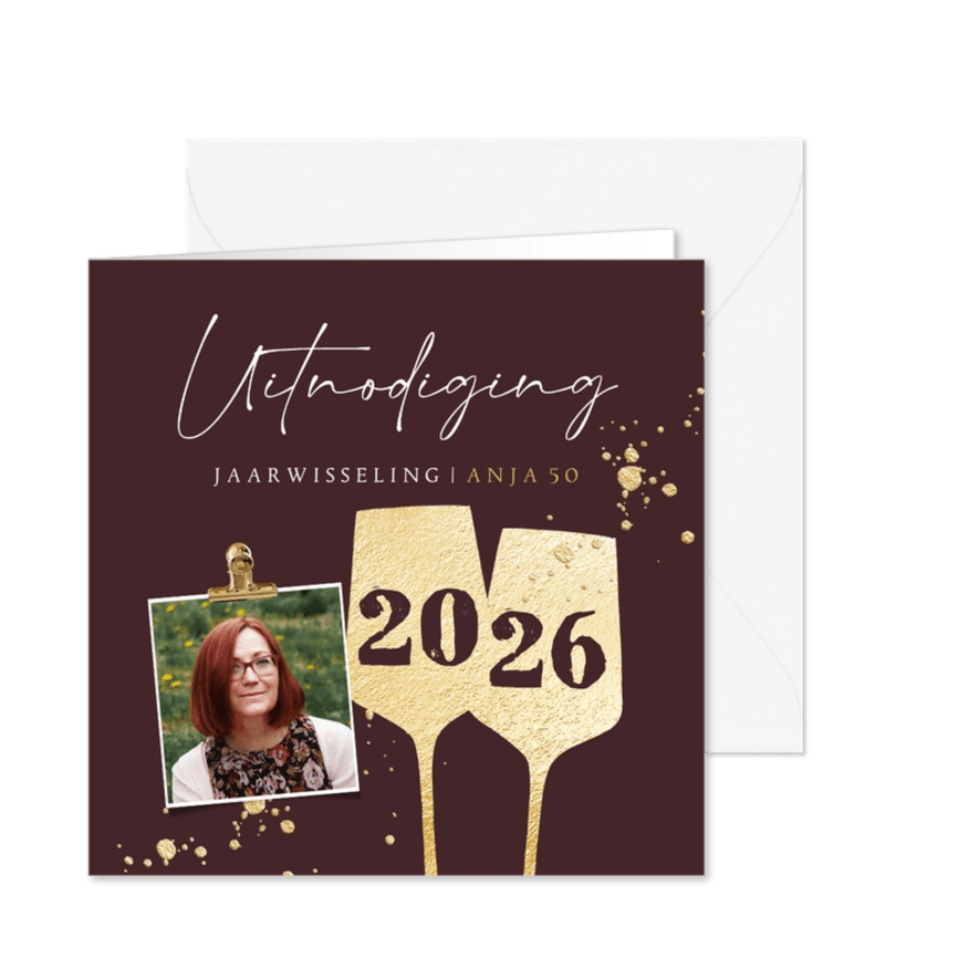 Uitnodiging jaarwisseling wijnglazen spetters goudlook foto - Kaartimpressie
