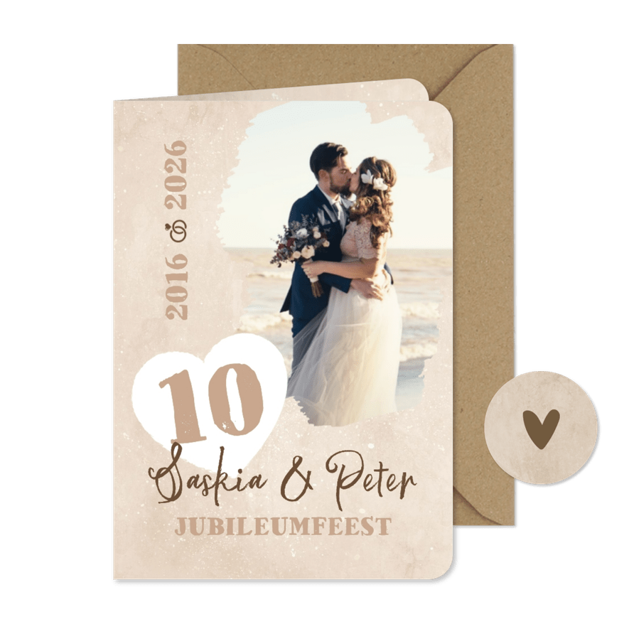 Uitnodiging jubileumfeest 10 jaar beige liefde hart - Kaartimpressie