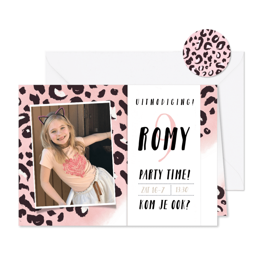 Uitnodiging kinderfeestje meisje met roze panterprint + foto - Kaartimpressie