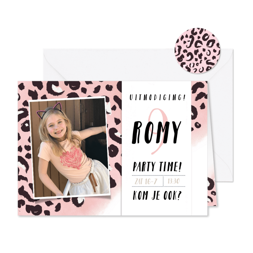 Uitnodiging kinderfeestje meisje met roze panterprint + foto - Kaartimpressie