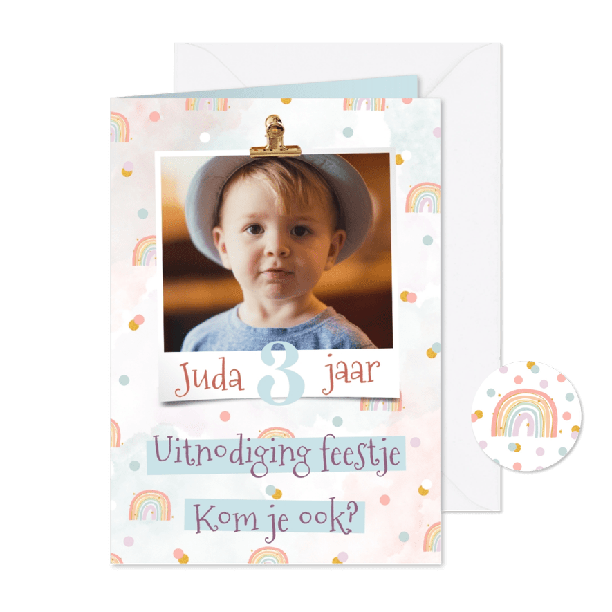 Uitnodiging kinderfeestje met regenboogjes, confetti en foto - Kaartimpressie