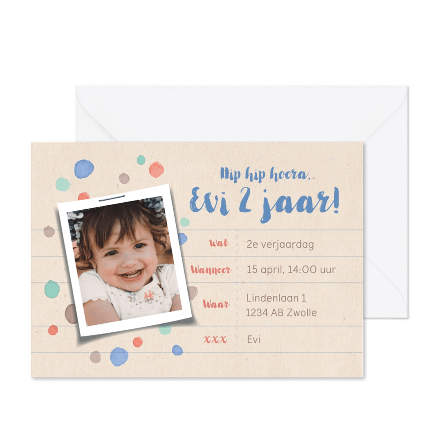 Uitnodiging kinderverjaardag eigen foto en kleurenspetters - Kaartimpressie