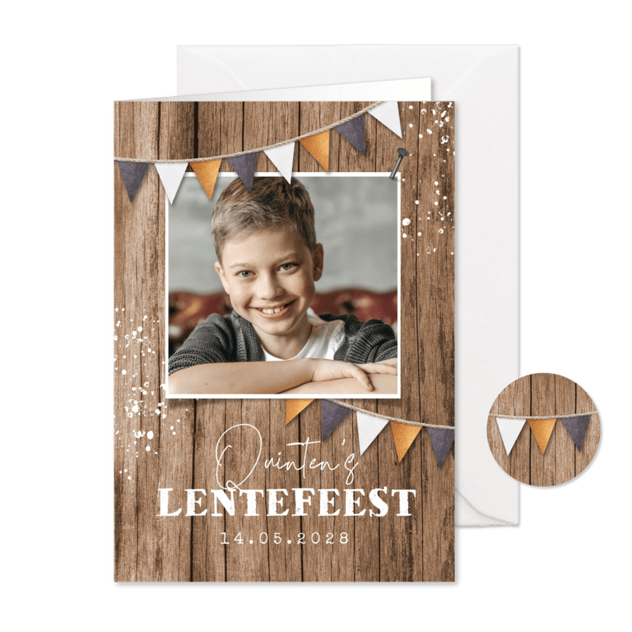 Uitnodiging lentefeest hout slingers foto stoer - Kaartimpressie