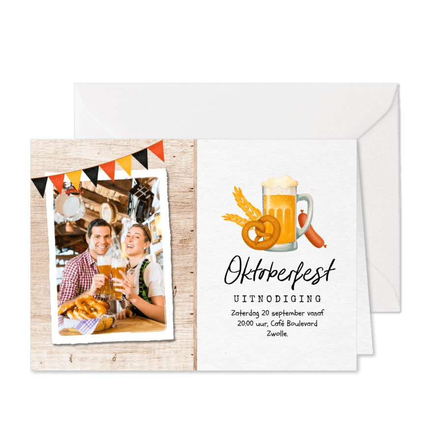 Uitnodiging oktoberfest hout foto bier worst pretzel - Kaartimpressie