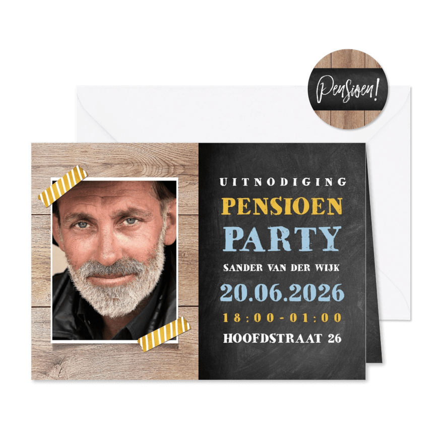 Uitnodiging pensioen feest met hout, krijtbord en foto - Kaartimpressie