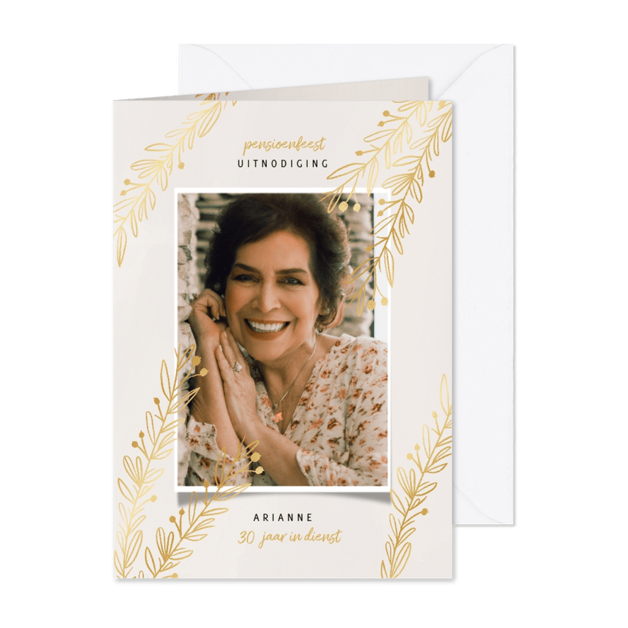 Uitnodiging pensioenfeest vrouw met goudlook takjes en foto - Kaartimpressie