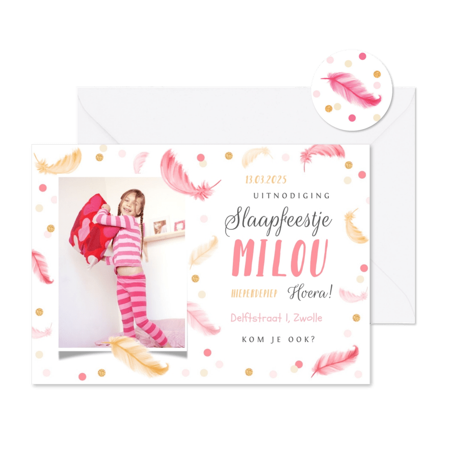 Uitnodiging slaapfeestje fotokaart veertjes confetti meisje - Kaartimpressie