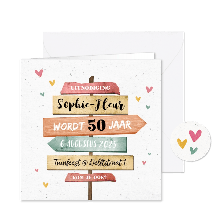 Uitnodiging verjaardag vrouw hip met houten wegwijzers - Kaartimpressie