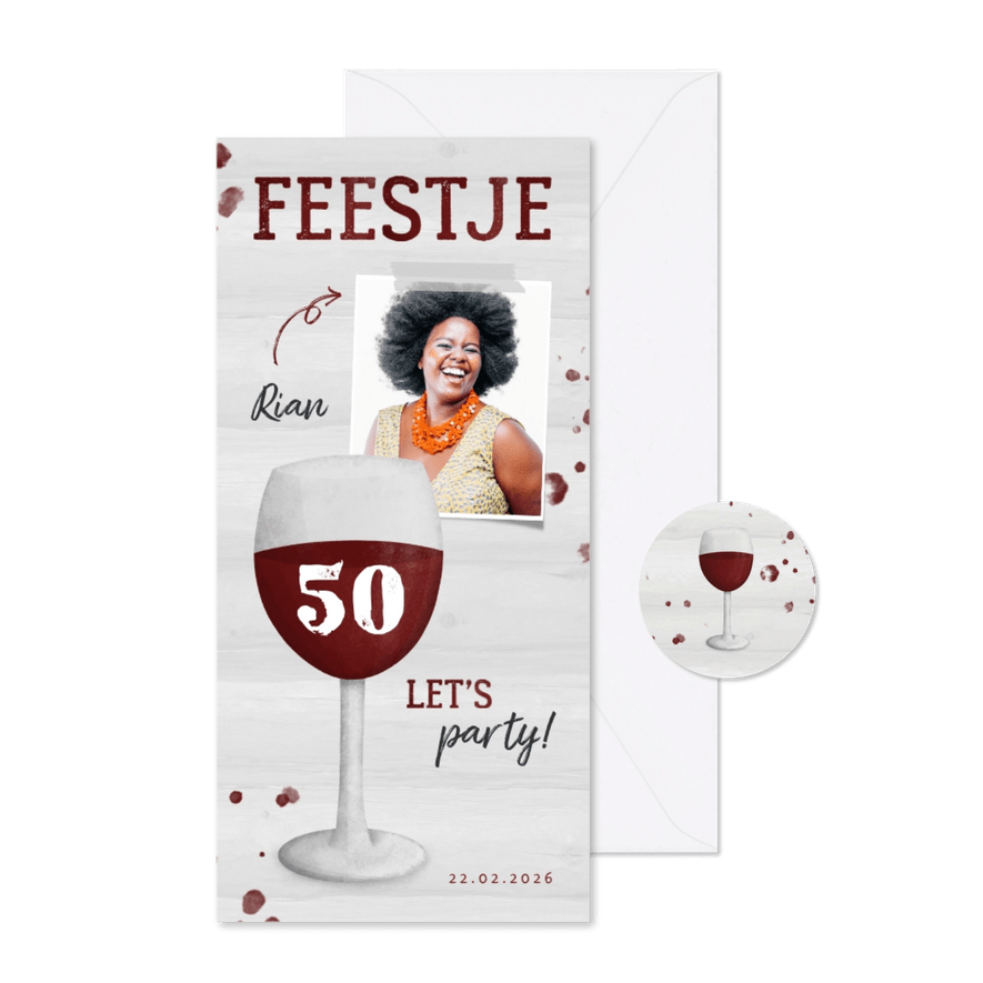 Uitnodiging verjaardag wijnglas met foto en leeftijd - Kaartimpressie