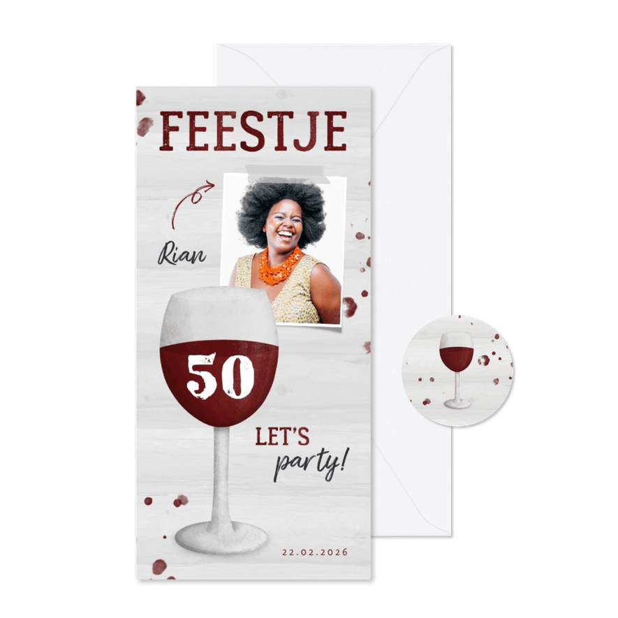 Uitnodiging verjaardag wijnglas met foto en leeftijd - Kaartimpressie