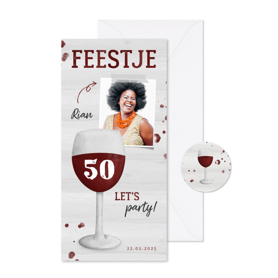 Uitnodiging verjaardag wijnglas met foto en leeftijd - Kaartimpressie
