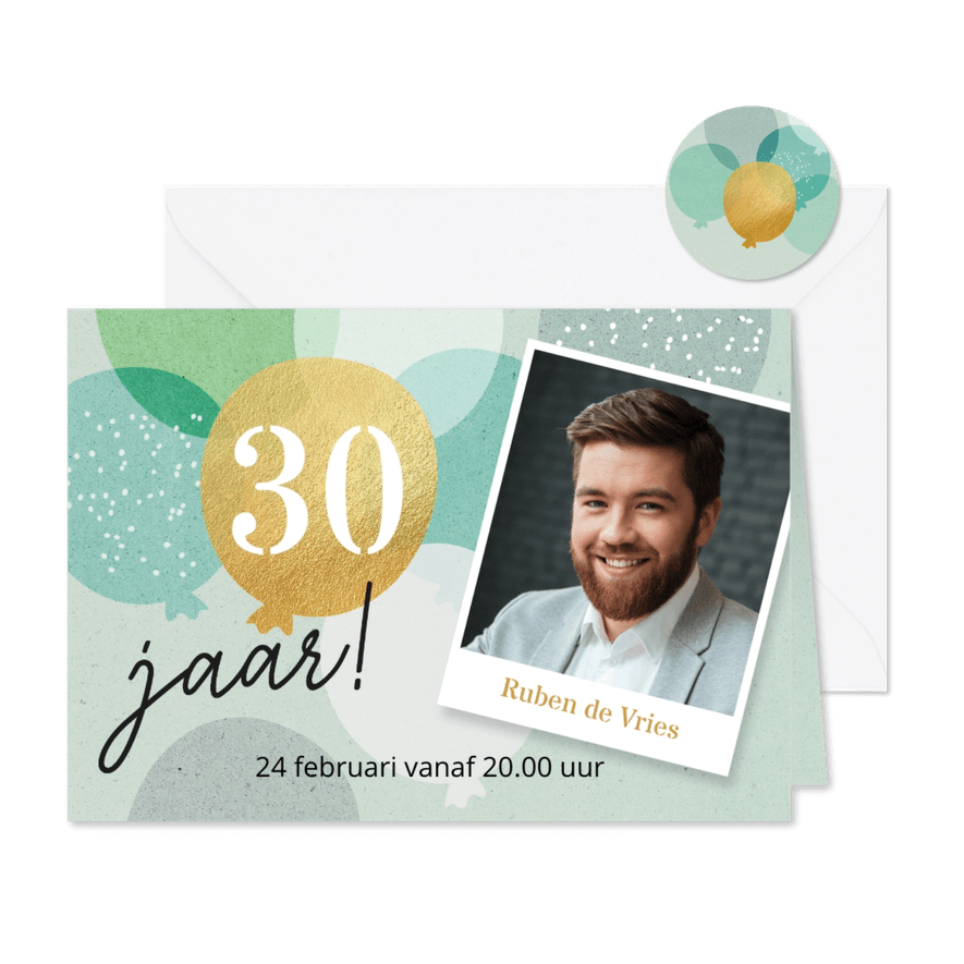 Uitnodiging verjaardagsfeest met ballonnen en foto man - Kaartimpressie