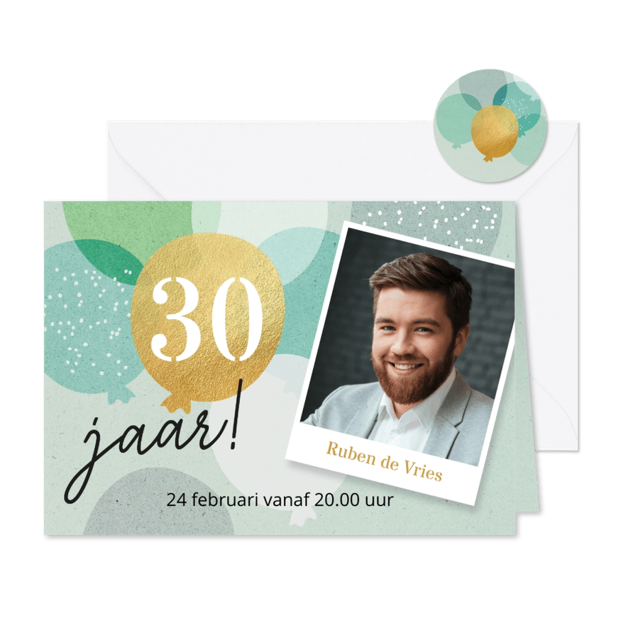 Uitnodiging verjaardagsfeest met ballonnen en foto man - Kaartimpressie