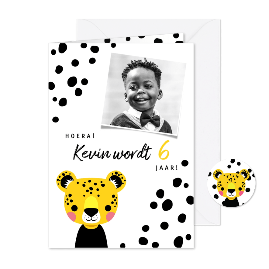 Uitnodiging voor een kinderfeestje met luipaard en vlekjes - Kaartimpressie
