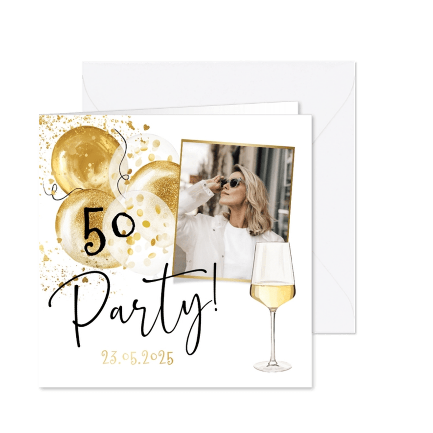 Uitnodigingskaart 50 jaar ballonnen goud confetti wijnglas - Kaartimpressie