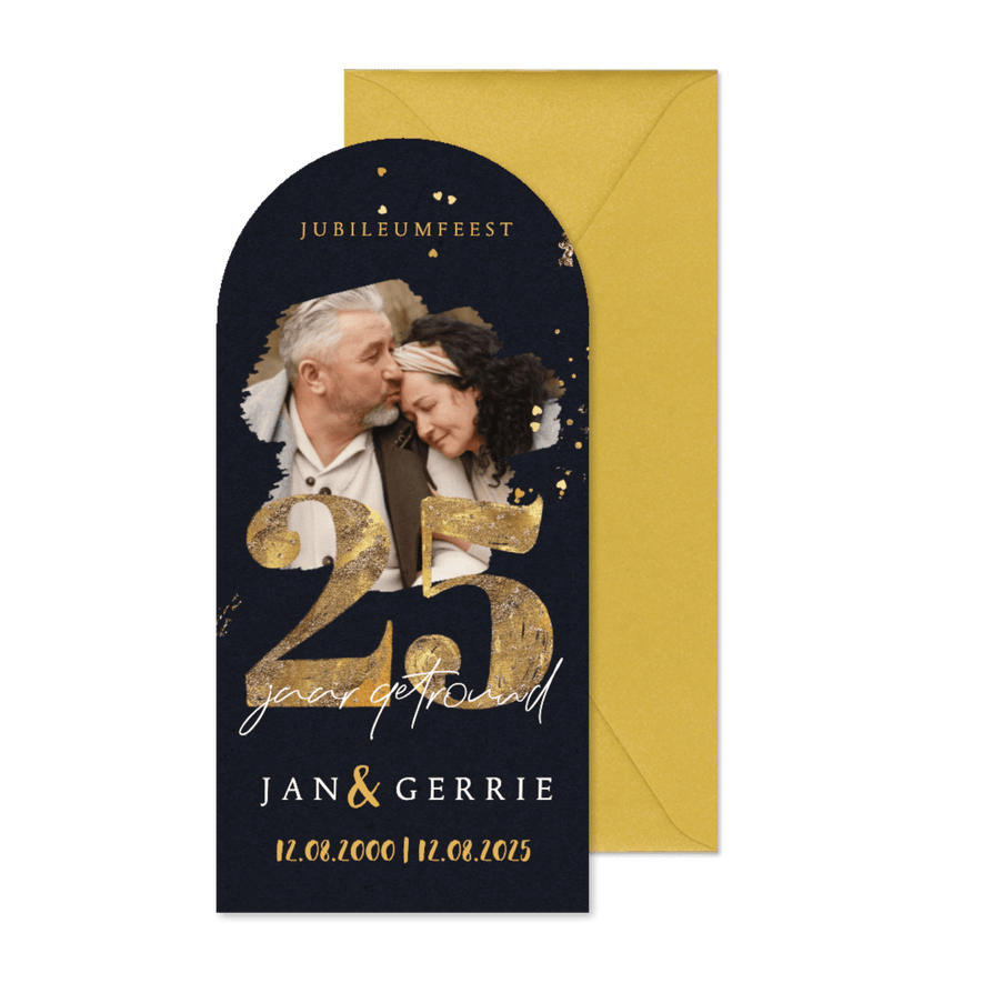 Uitnodigingskaart boog 25 jaar getrouwd goud hartjes foto - Kaartimpressie