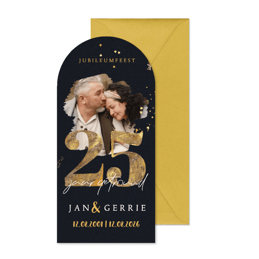 Uitnodigingskaart boog 25 jaar getrouwd goud hartjes foto - Kaartimpressie