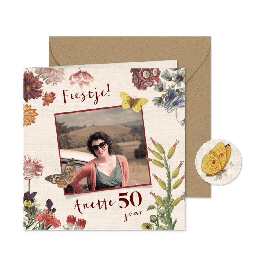 uitnodigingskaart met vintage bloemen in foto - Kaartimpressie