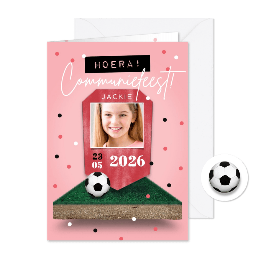 Voetbalfeestje communie meisje voetbal confetti roze - Kaartimpressie
