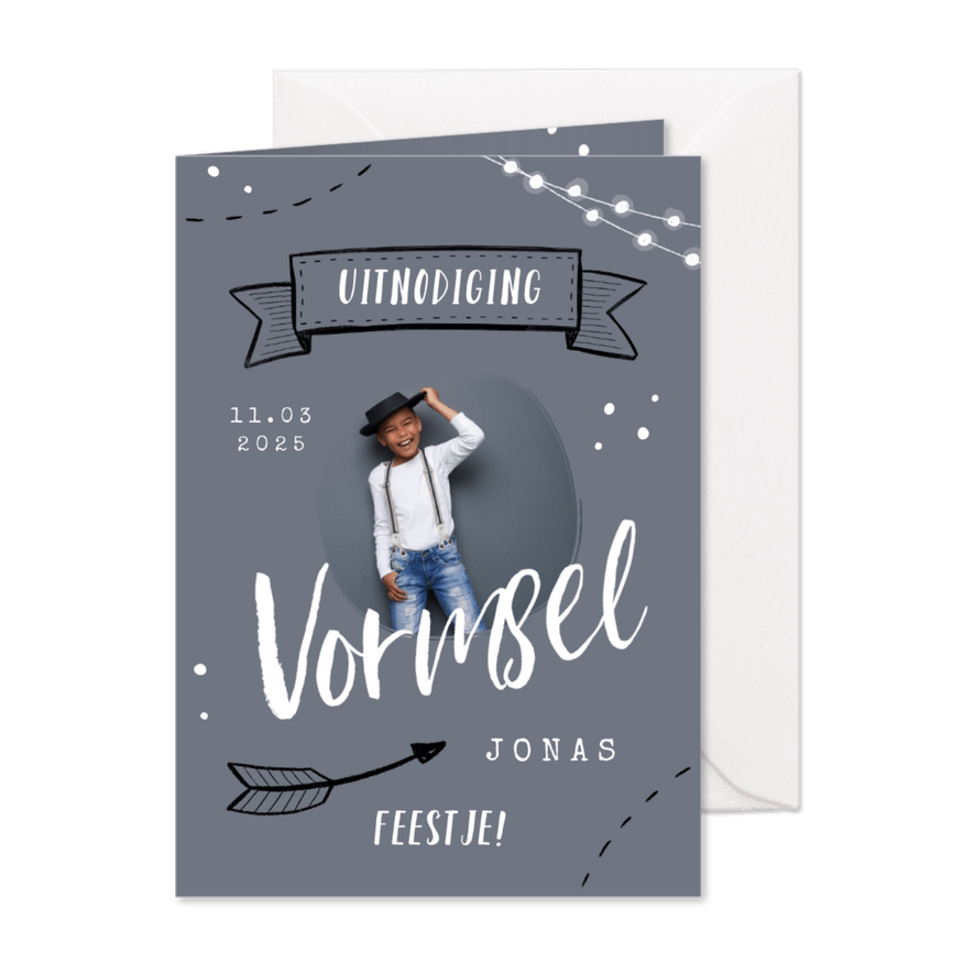 Vormsel uitnodiging jongen doodle illustraties slingers - Kaartimpressie