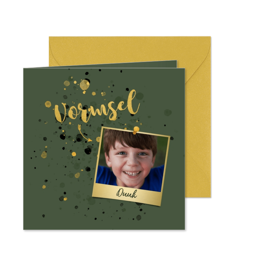 Vormsel uitnodiging spetters goud donkergroen en eigen foto - Kaartimpressie