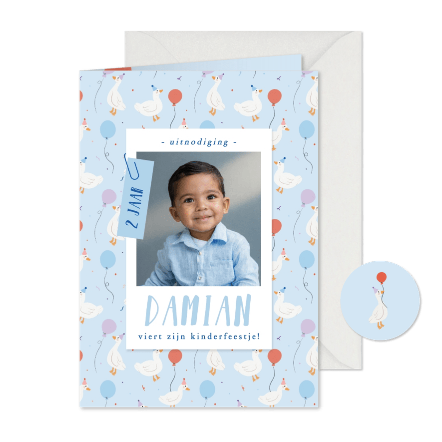Vrolijk blauw kinderfeestje uitnodiging met foto en eendjes - Kaartimpressie