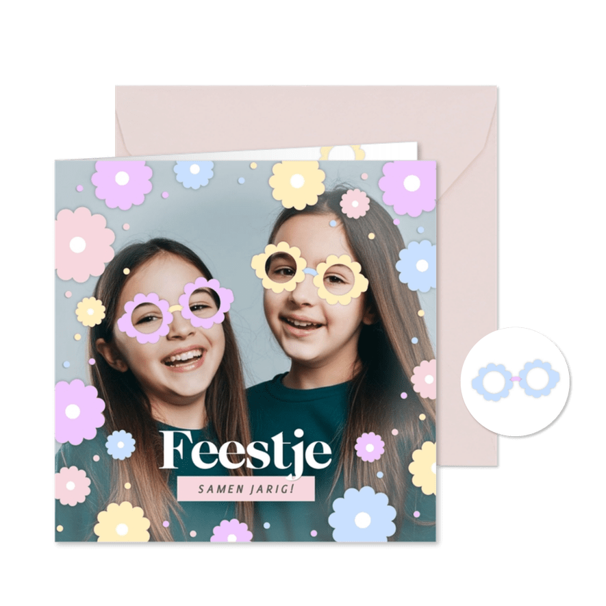 Vrolijk kinderfeestje uitnodiging met pastel bloemen en bril - Kaartimpressie