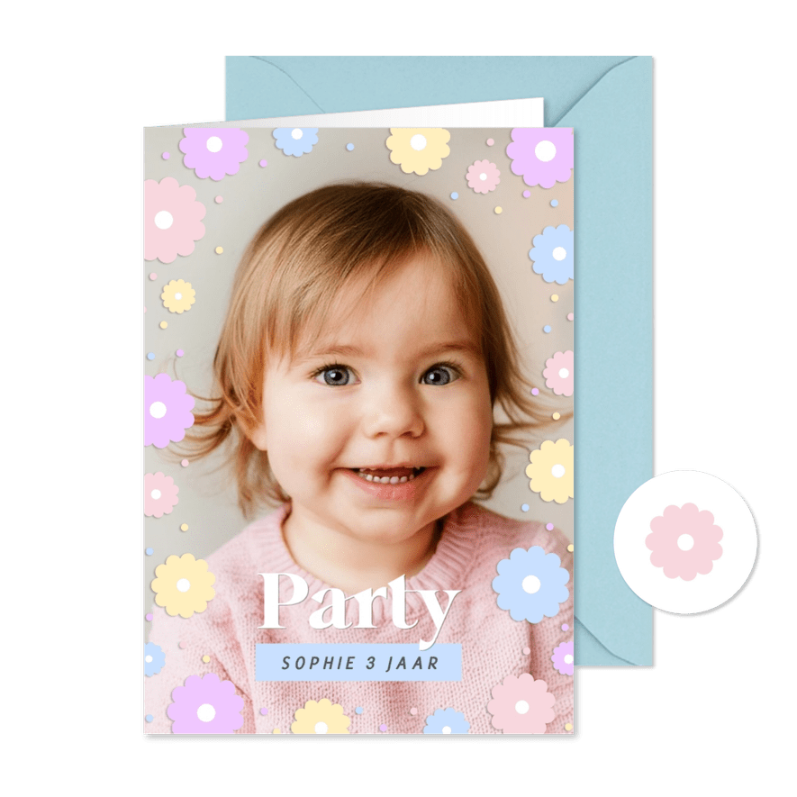 Vrolijk uitnodiging feestje met pastel bloemen en bril - Kaartimpressie