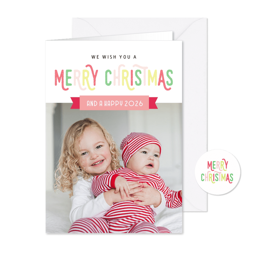 Vrolijke hippe kerstkaart met gekleurde letters en foto - Kaartimpressie