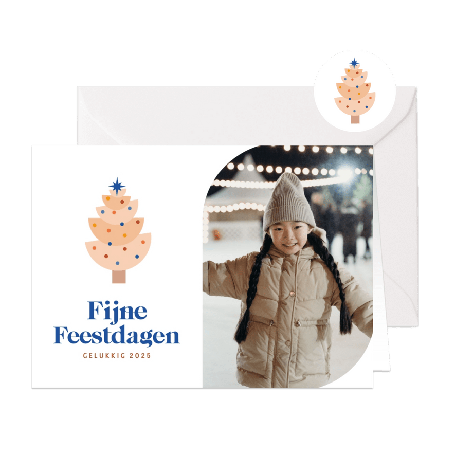 Vrolijke kerstkaart met eigen foto en modern kerstboompje - Kaartimpressie