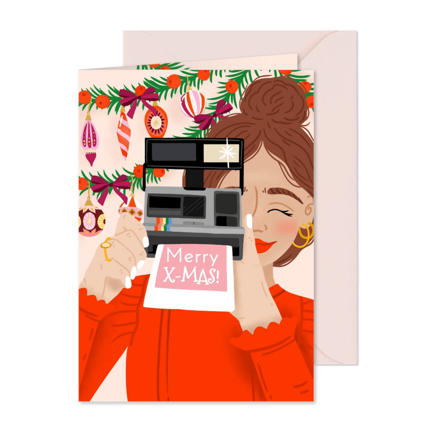 Vrolijke kerstkaart met meisje en polaroid camera - Kaartimpressie