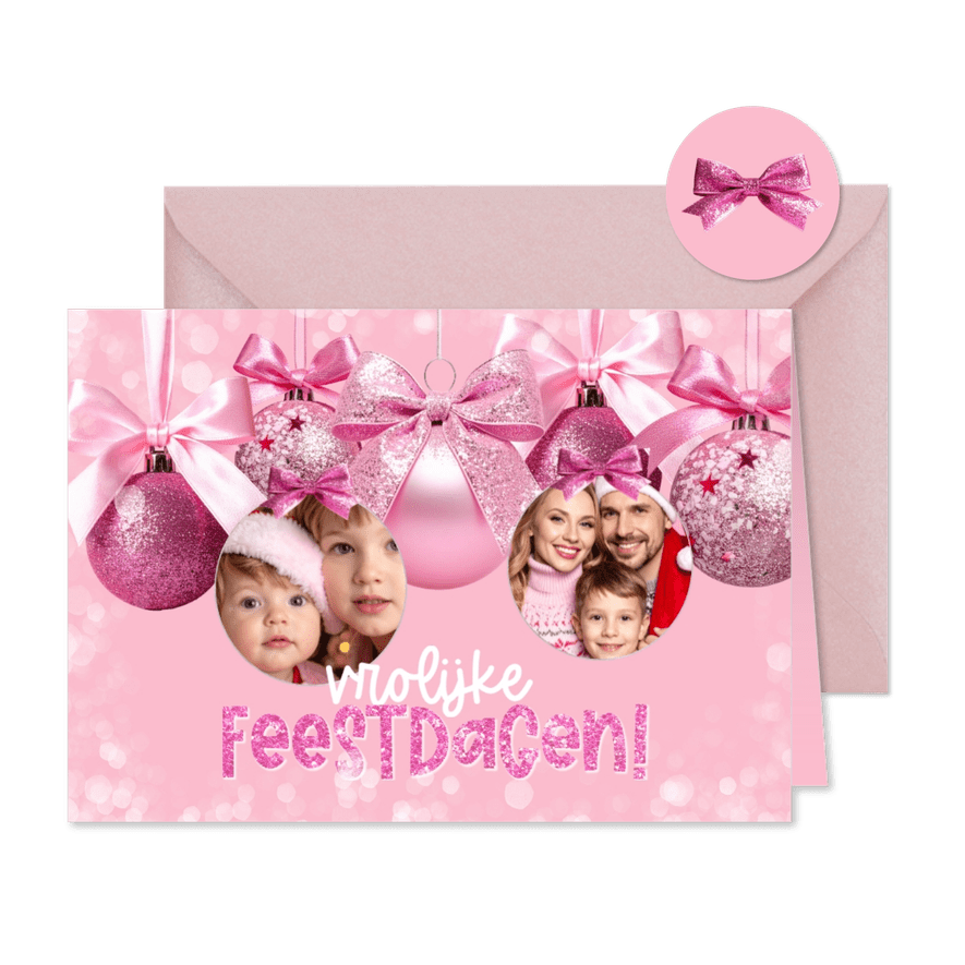 Vrolijke roze kerstkaart kerstballen strikken en foto's - Kaartimpressie