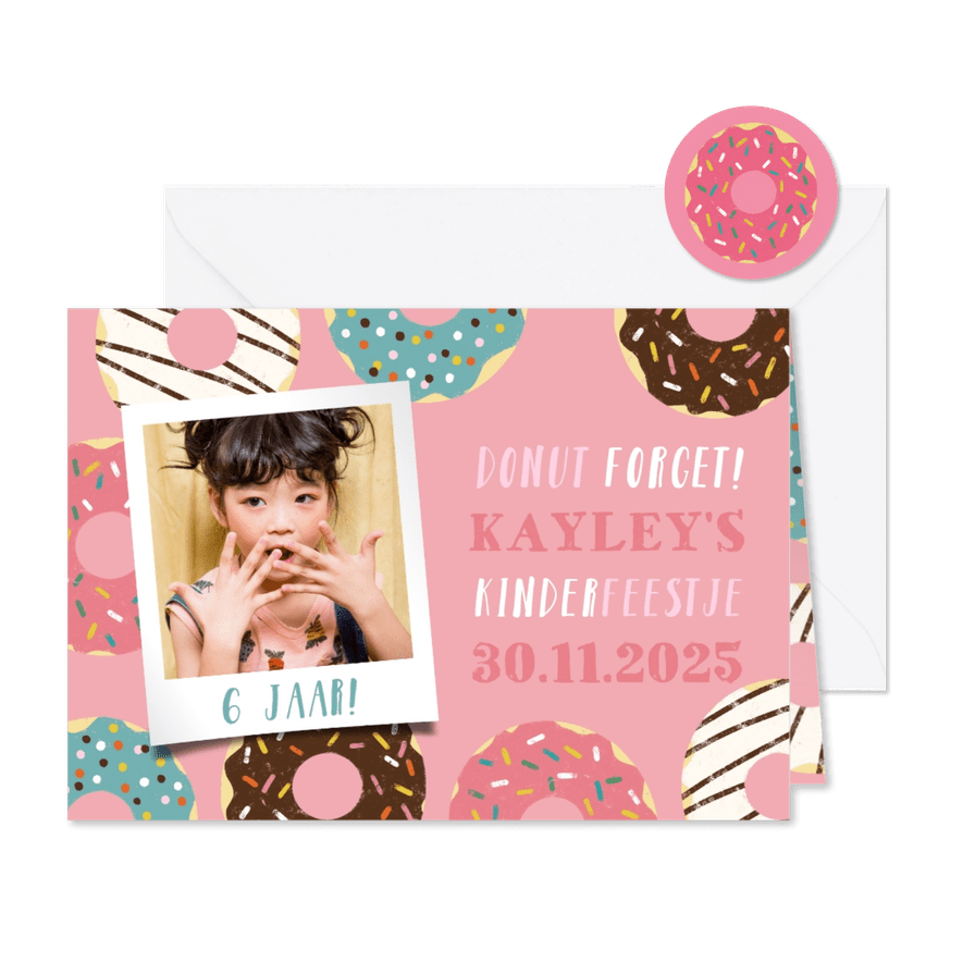 Vrolijke uitnodiging kinderfeestje met donuts en foto's - Kaartimpressie
