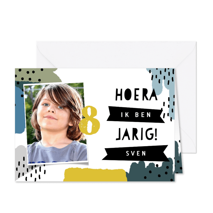 Vrolijke uitnodiging kinderfeestje met verf, stippen en foto - Kaartimpressie