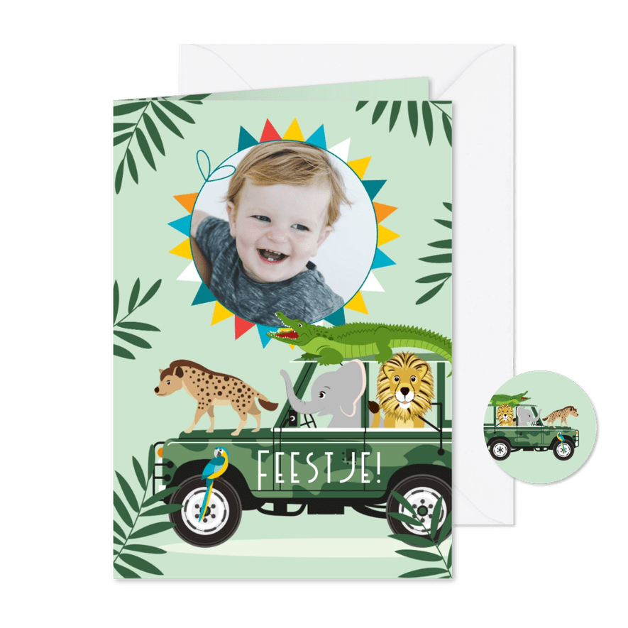Vrolijke uitnodiging met een stoere jeep vol dierenvriendjes - Kaartimpressie