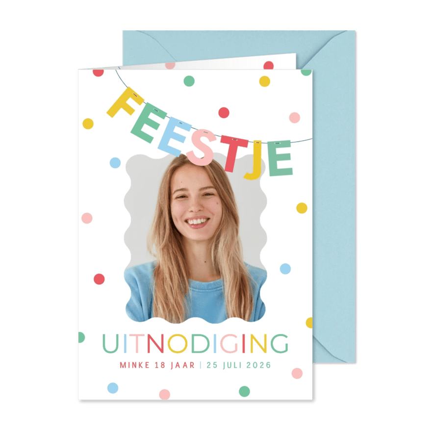 Vrolijke uitnodiging met gekleurde slinger en confetti foto - Kaartimpressie