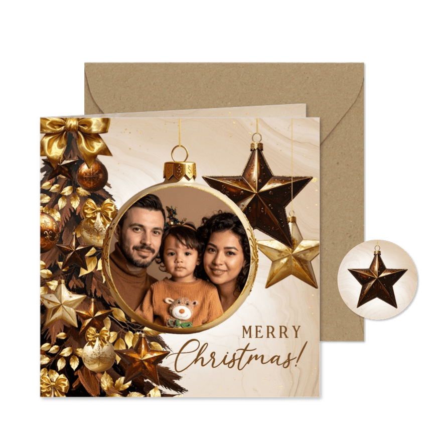 Warme kerstkaart bruine kerstboom kerstballen, ster en foto - Kaartimpressie