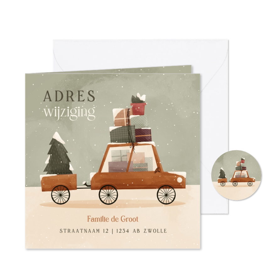 Winters verhuiskaartje autootje met dozen en kerstboom - Kaartimpressie