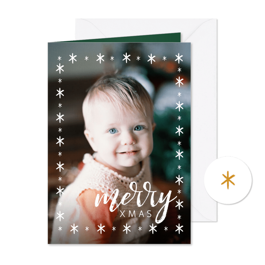 Winterse kerstkaart met grote foto en merry xmas - Kaartimpressie