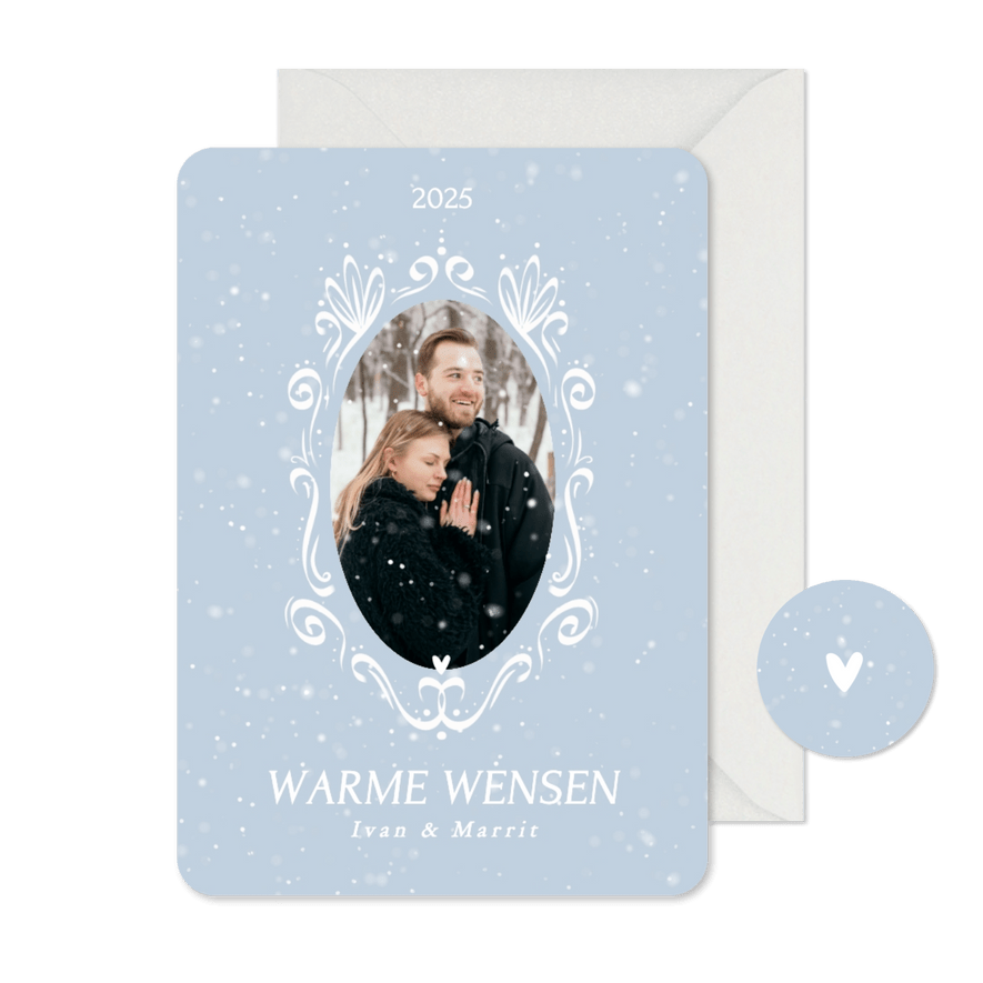 Winterse klassieke fotokaart met ornament kader en sneeuw - Kaartimpressie