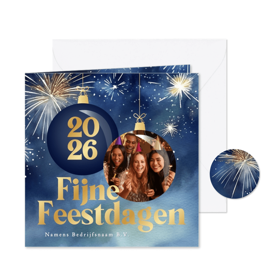 Zakelijke kerstkaart met vuurwerk en kerstbal gouden tekst - Kaartimpressie