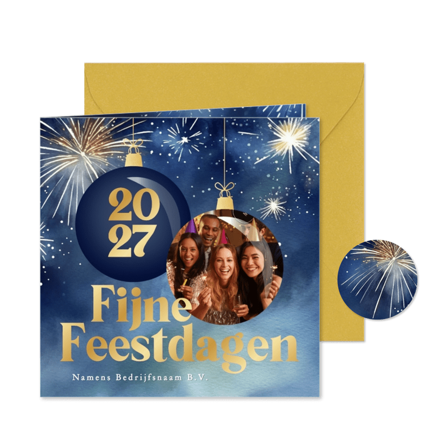 Zakelijke kerstkaart met vuurwerk en kerstbal gouden tekst - Kaartimpressie