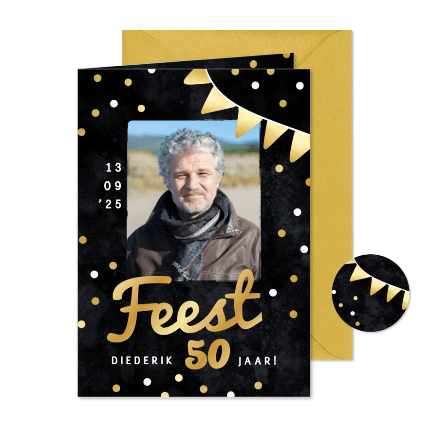 Zwarte uitnodiging 50 jaar met gouden vlaggetjes stoer - Kaartimpressie