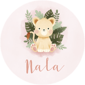 Sticker met een schattig leeuwtje voor een meisje met jungle bladeren en naam of andere tekst. 