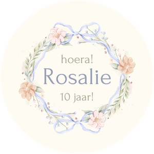 Ronde sticker met bloemen en strikjes, voor traktatie of feestje, ook geschikt voor een vrouw