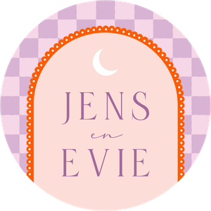 Sticker met hippe kleuren met 2 namen, een maan en boogje. Voor bedankjes, traktatie of verjaardag