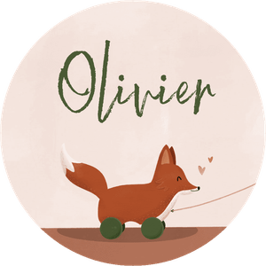 Ronde sticker met een naam, in koper tinten, trekdier in de vorm van een vos