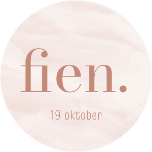 Lichtroze sticker met naam en datum voor een meisje of vrouw, geschikt voor bedankt of traktatie. 