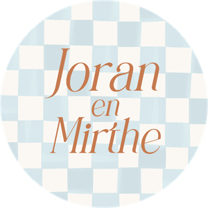 Sticker met een geblokt ontwerp met 2 namen, voor een bedankje, traktatie of verjaardag 