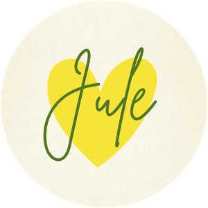 Sticker om zelf te ontwerpen voor traktatie, verjaardag of feestje, met als basis een hartje met een naam eroverheen